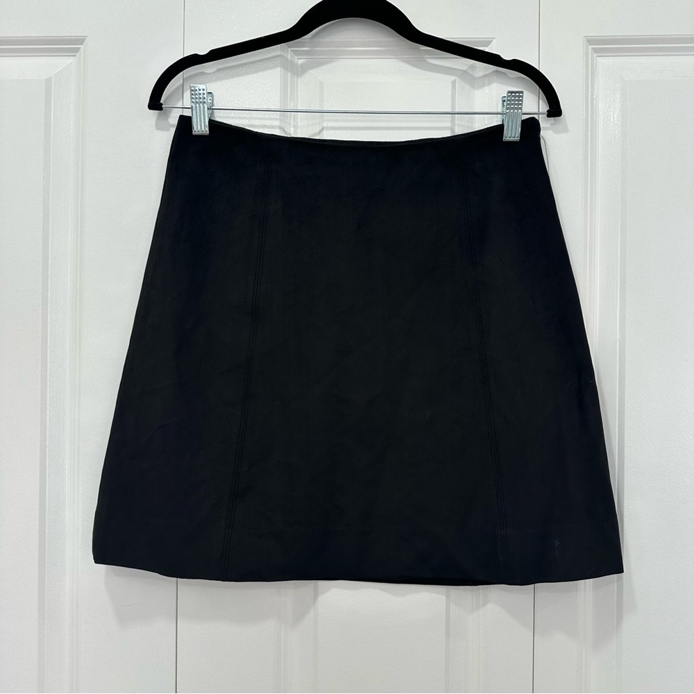 Aritizia Babaton Vegan Suede Skirt
